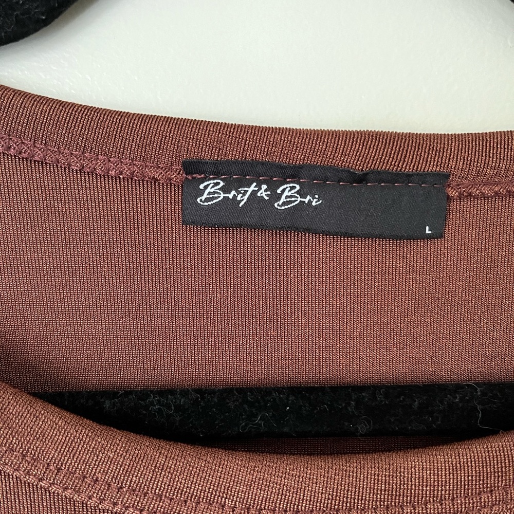 Rustic brown/red Cropped Tee - Picture 3 of 3